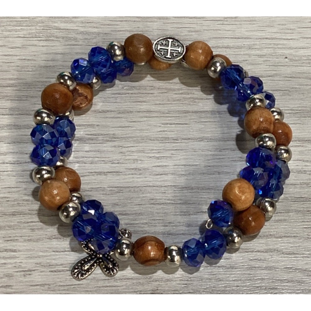 Silvertone Bracelet w/ Wooden Beads & Blue Beads Cross‎ Charm